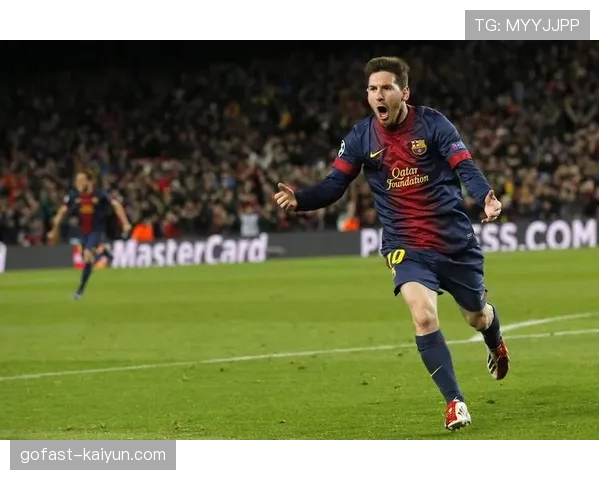 诺坎普球迷高歌助威，巴萨主场氛围火热如初